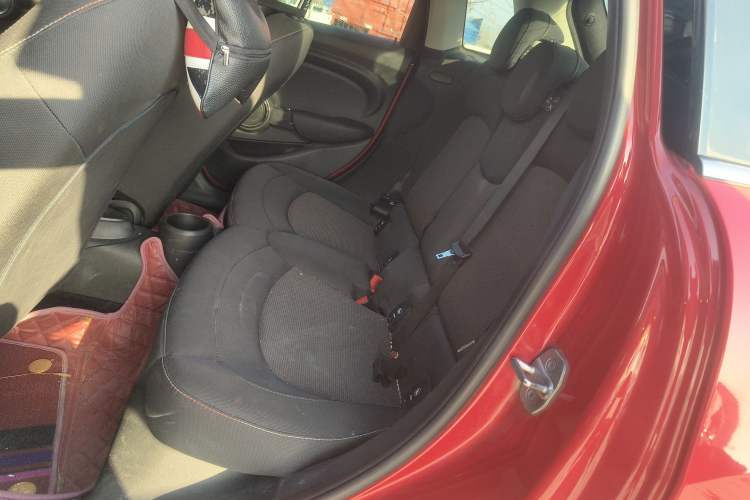 Used MINI 2016 1.2T ONE Pioneer Edition Five-Door Version Left Rear Seat