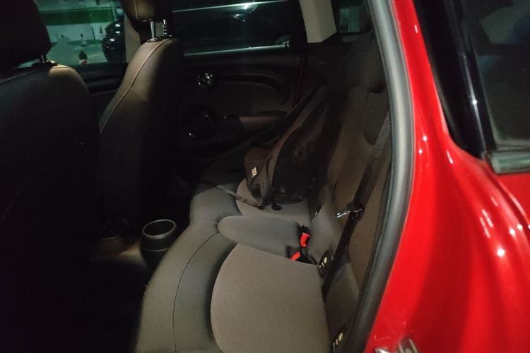 Used MINI 2016 1.2T ONE Pioneer Edition Five-Door Version Left Rear Seat