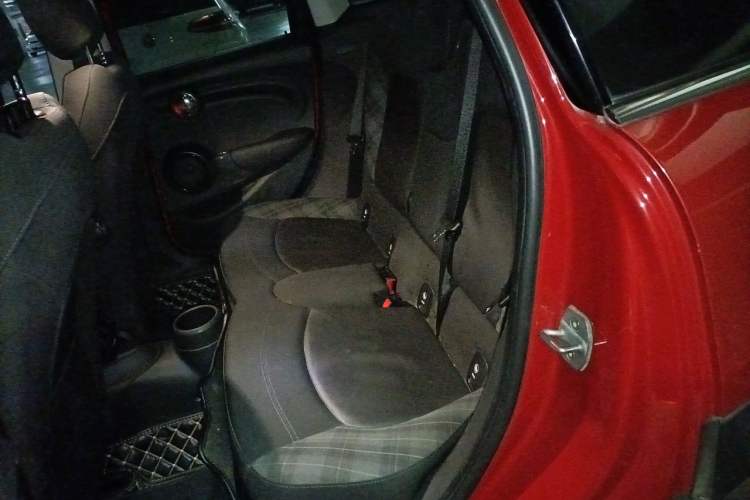 Used MINI 2016 1.5T COOPER Five-Door Edition Left Rear Seat
