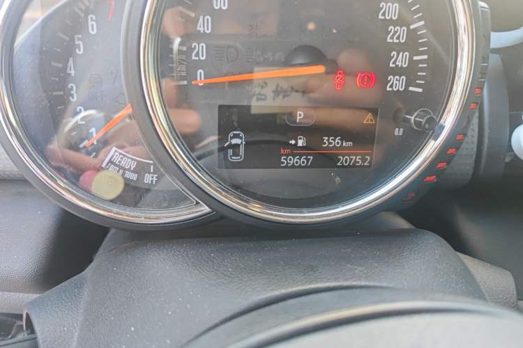 Used MINI 2016 1.5T COOPER Five-Door Edition Odometer Close Up