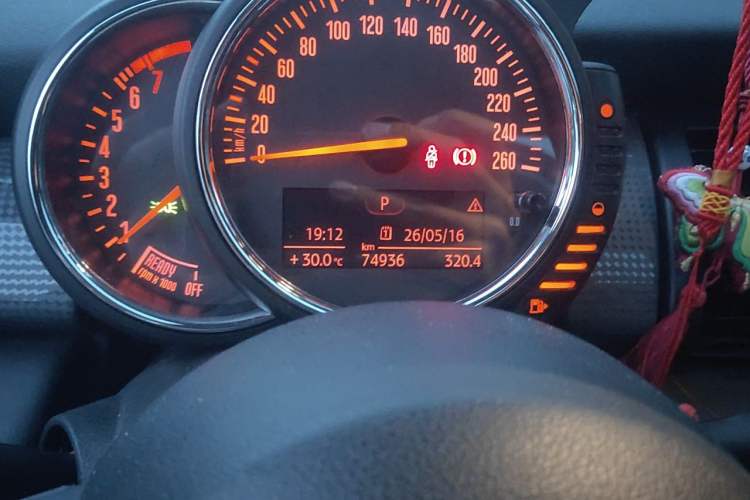 Used MINI 2016 1.5T COOPER Five-Door Edition Odometer Close Up