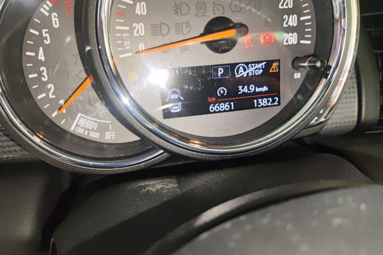 Used MINI 2016 1.5T COOPER Odometer Close Up