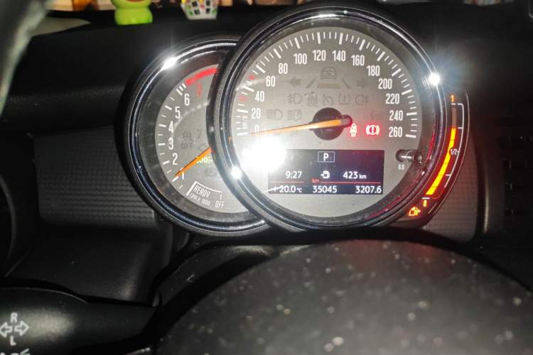 Used MINI 2016 1.5T COOPER Odometer Close Up