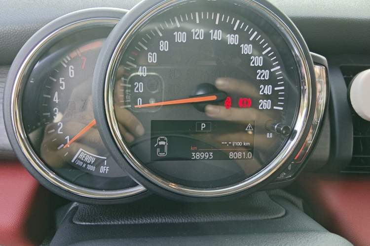 Used MINI 2016 1.5T COOPER Performance Edition Odometer Close Up