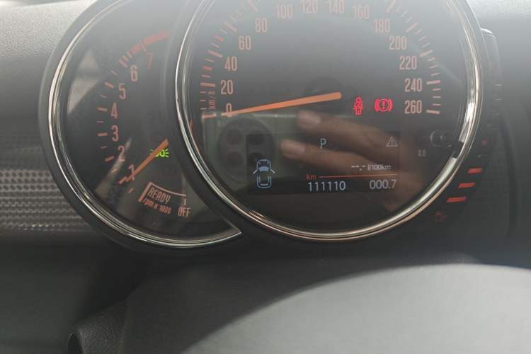 Used MINI 2016 1.5T COOPER Odometer Close Up