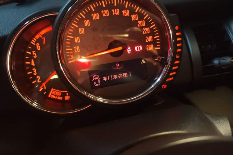 Used MINI 2016 1.2T ONE Pioneer Edition Odometer Close Up
