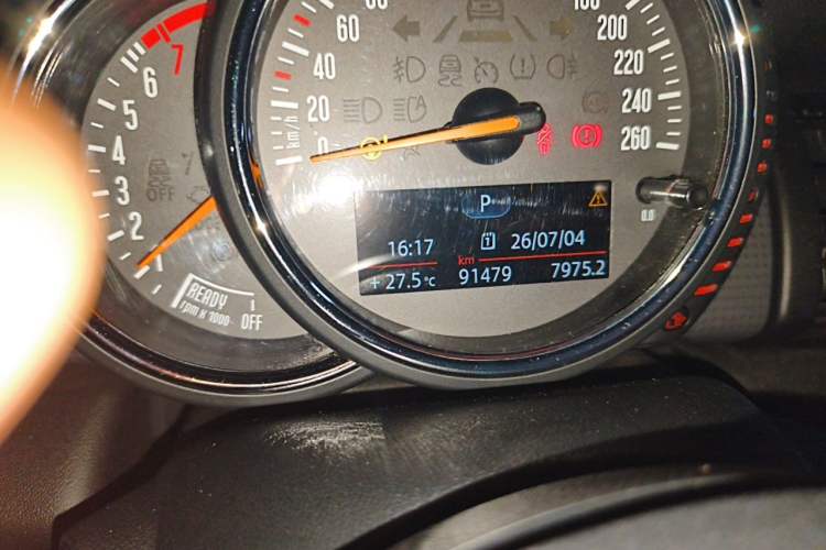 Used MINI 2016 1.5T COOPER Five-Door Edition Odometer Close Up