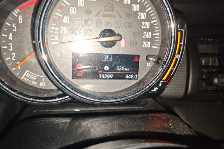 Used MINI 2016 1.5T COOPER Five-Door Edition Odometer Close Up