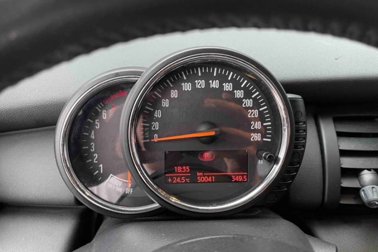 Used MINI 2016 1.2T ONE Pioneer Edition Odometer Close Up