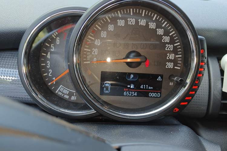 Used MINI 2016 1.5T COOPER Odometer Close Up
