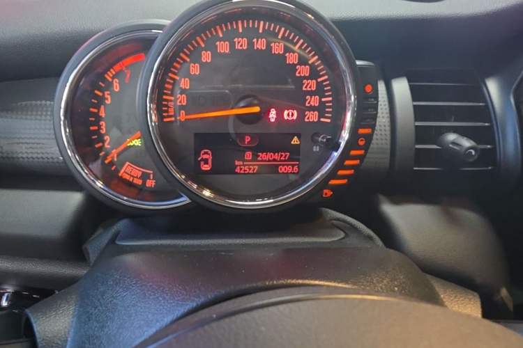 Used MINI 2016 1.5T COOPER Odometer Close Up