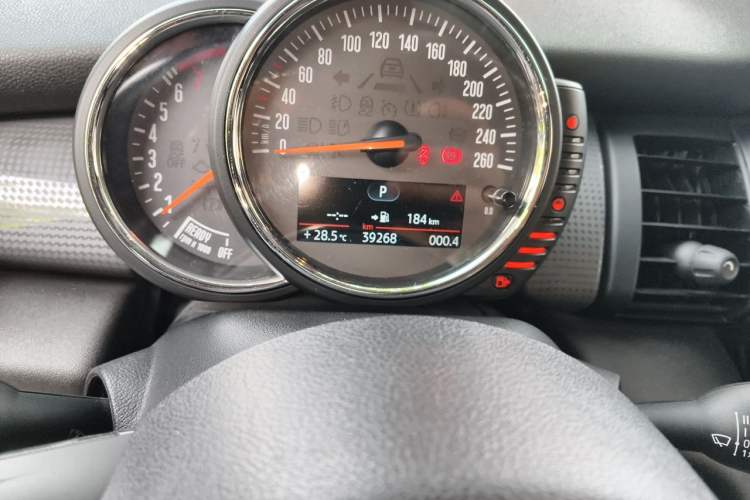 Used MINI 2016 1.5T COOPER Five-Door Edition Odometer Close Up