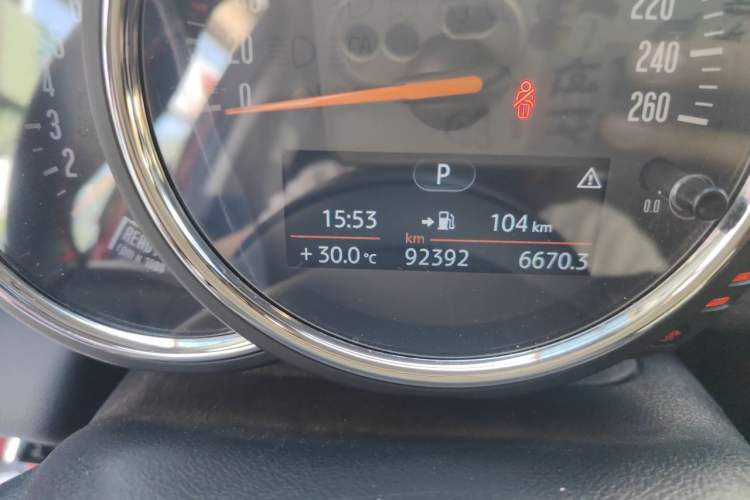 Used MINI 2016 1.5T COOPER Five-Door Edition Odometer Close Up