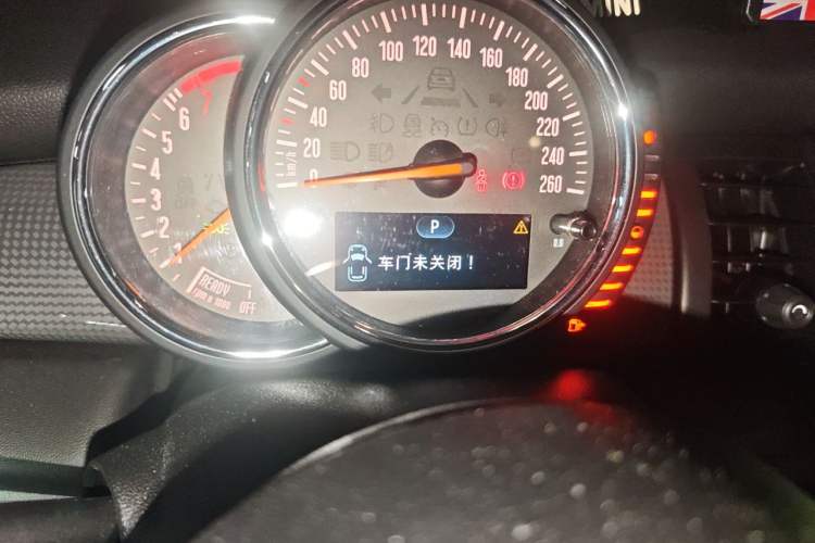 Used MINI 2016 1.5T COOPER Five-Door Edition Odometer Close Up