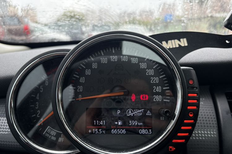 Used MINI 2016 1.5T COOPER Five-Door Edition Odometer Close Up
