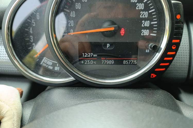 Used MINI 2016 1.5T COOPER Avant-Garde Odometer Close Up