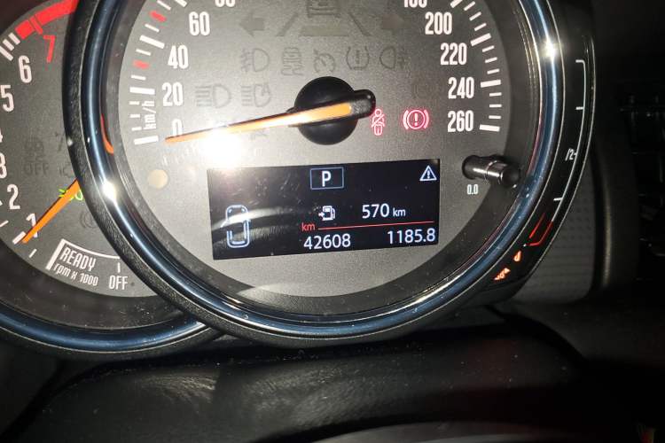 Used MINI 2016 1.5T COOPER Odometer Close Up