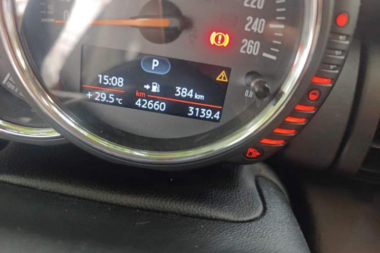 Used MINI 2016 1.2T ONE Five-Door Edition Odometer Close Up