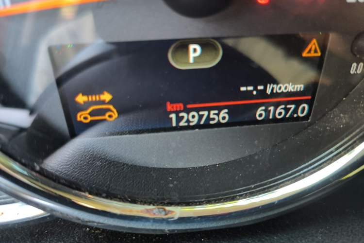 Used MINI 2016 1.5T COOPER Five-Door Edition Odometer Close Up