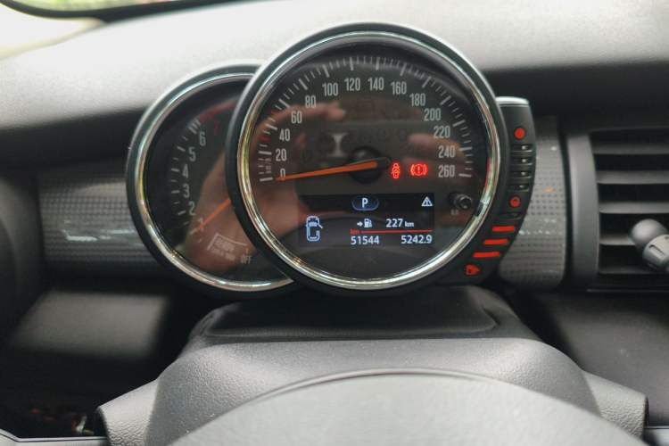 Used MINI 2016 1.5T COOPER Five-Door Edition Odometer Close Up