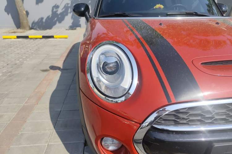 Used MINI 2016 2.0T COOPER S Five-Door Edition Right Front Headlight
