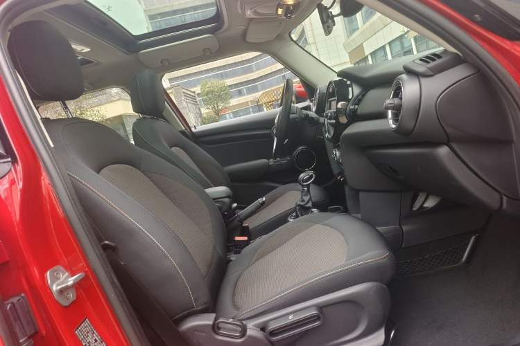 Used MINI 2016 1.2T ONE Pioneer Edition Five-Door Version Right Front Seat