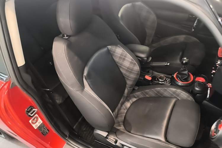 Used MINI 2016 2.0T COOPER S Manual Right Front Seat