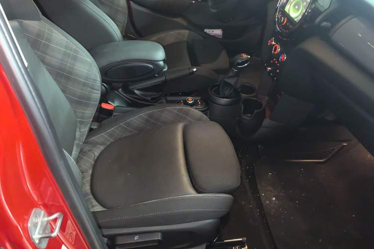 Used MINI 2016 1.5T COOPER Five-Door Edition Right Front Seat