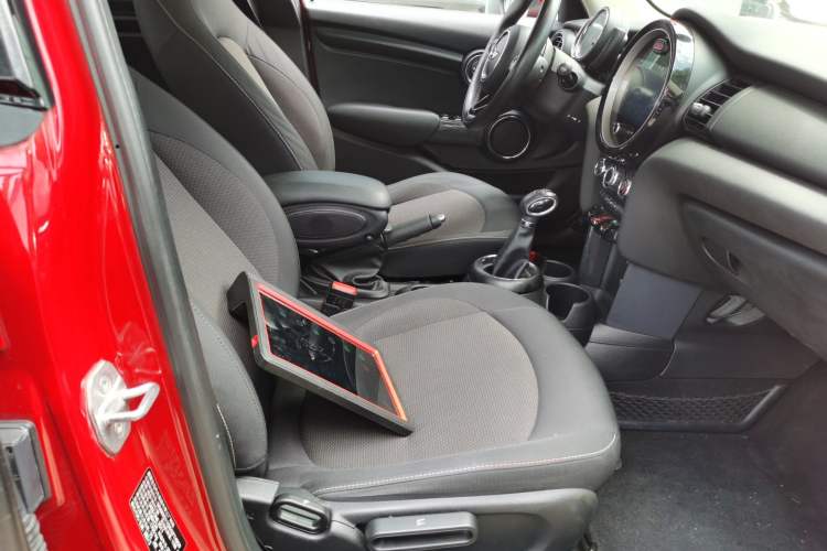 Used MINI 2016 1.2T ONE Pioneer Edition Five-Door Version Right Front Seat