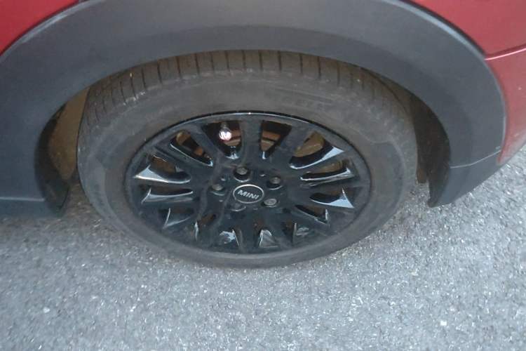 Used MINI 2016 1.5T COOPER Five-Door Edition Right Front Wheel Hub