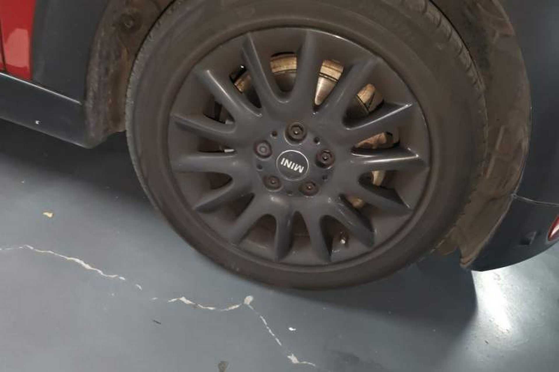 Used MINI 2016 1.5T COOPER Five-Door Edition Right Front Wheel Hub
