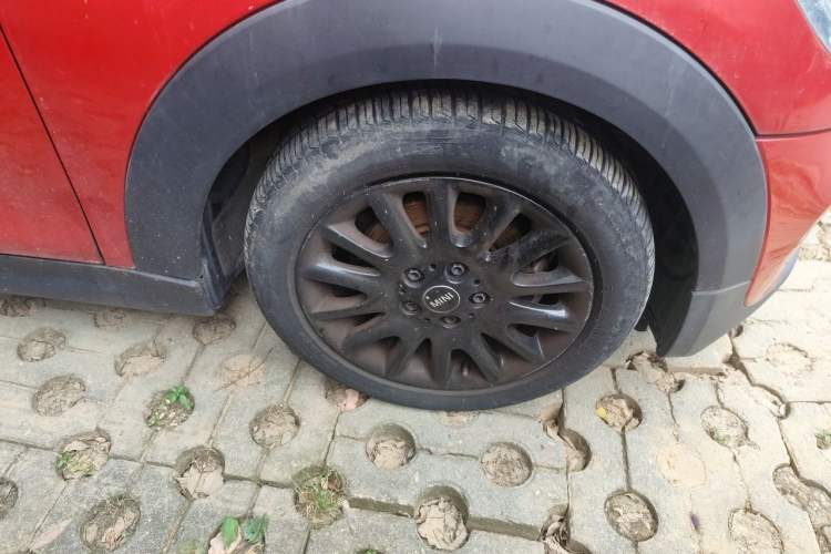 Used MINI 2016 1.2T ONE Pioneer Edition Right Front Wheel Hub