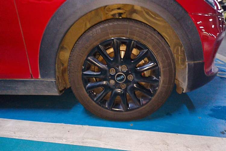 Used MINI 2016 1.5T COOPER Five-Door Edition Right Front Wheel Hub