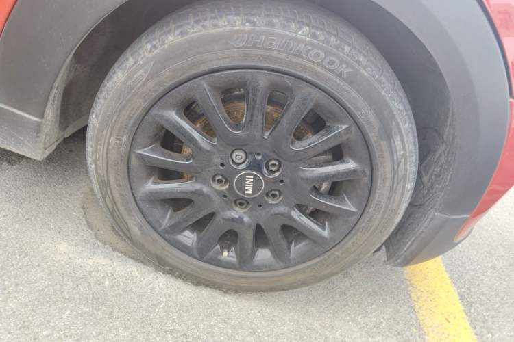 Used MINI 2016 1.5T COOPER Five-Door Edition Right Front Wheel Hub