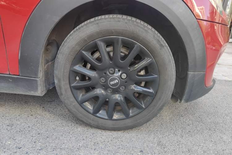 Used MINI 2016 1.5T COOPER Five-Door Edition Right Front Wheel Hub