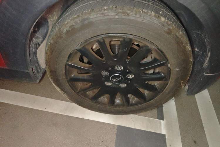 Used MINI 2016 1.5T COOPER Five-Door Edition Right Front Wheel Hub