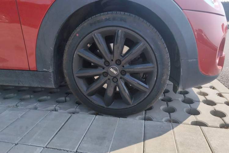 Used MINI 2016 2.0T COOPER S Five-Door Edition Right Front Wheel Hub