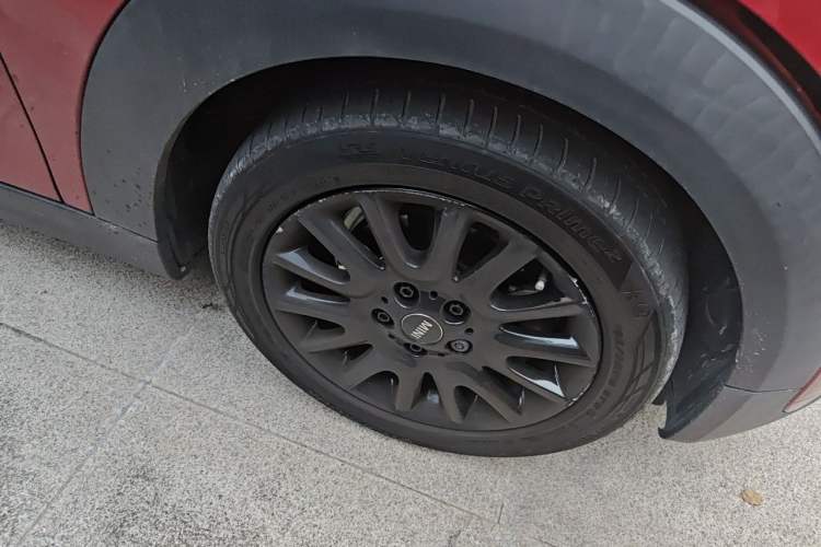 Used MINI 2016 1.5T COOPER Five-Door Edition Right Front Wheel Hub