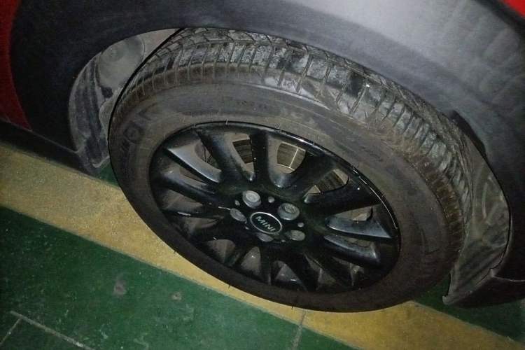 Used MINI 2016 1.5T COOPER Five-Door Edition Right Front Wheel Hub