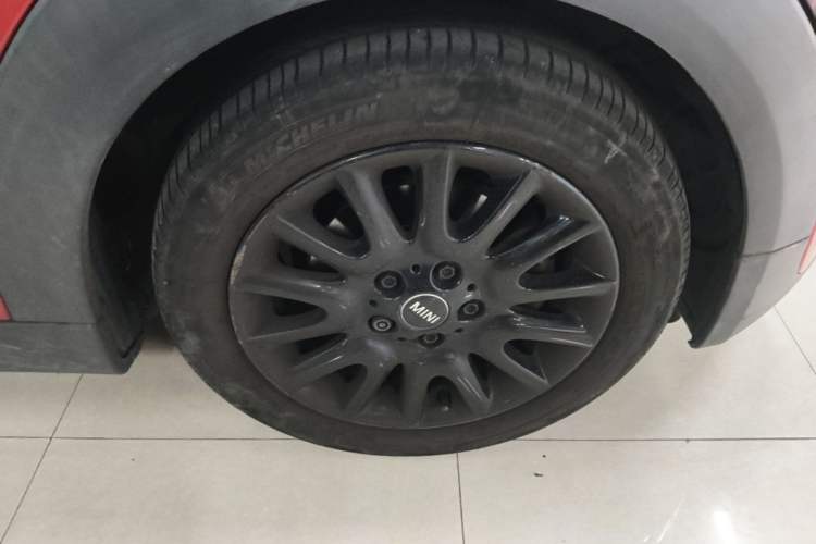 Used MINI 2016 1.5T COOPER Five-Door Edition Right Front Wheel Hub