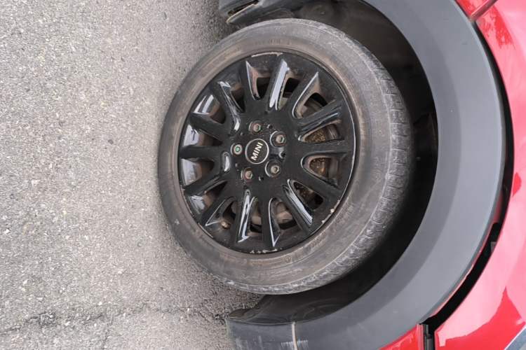 Used MINI 2016 1.5T COOPER Five-Door Edition Right Front Wheel Hub