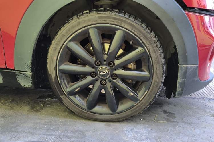 Used MINI 2016 1.5T COOPER Pioneer Edition Five-Door Model Right Front Wheel Hub