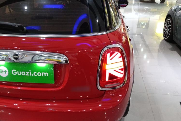 Used MINI 2016 1.5T COOPER Pioneer Edition Five-Door Model Right Rear Taillight