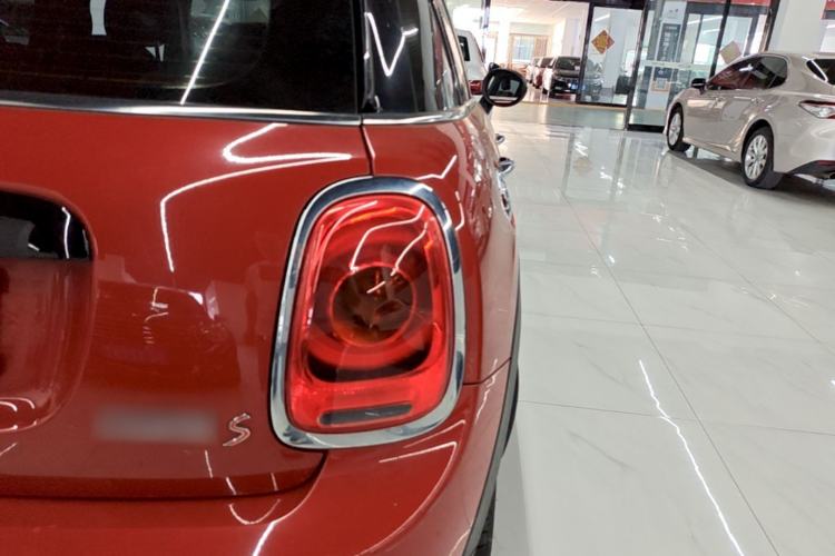 Used MINI 2016 2.0T COOPER S Pioneer Edition Five-Door Model Right Rear Taillight