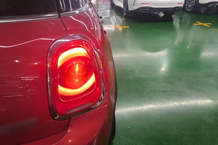 Used MINI 2016 1.5T COOPER Performance Edition 5-door version Right Rear Taillight