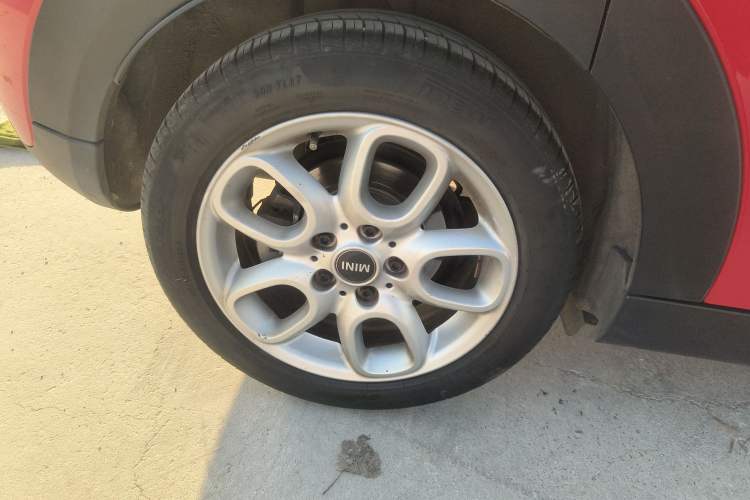 Used MINI 2016 1.2T ONE Pioneer Edition Five-Door Version Right Rear Wheel Hub