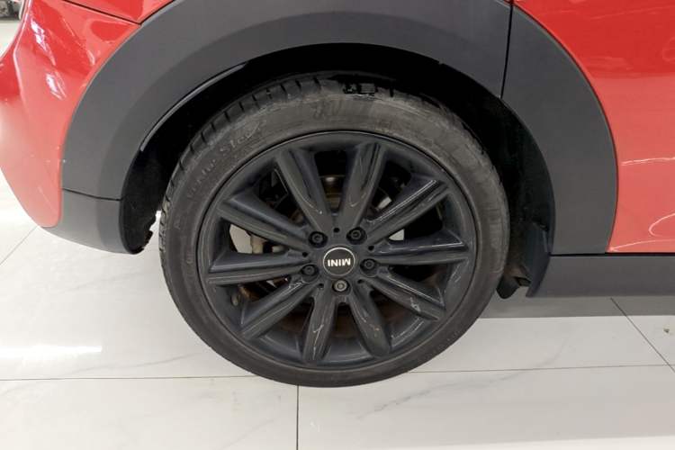 Used MINI 2016 2.0T COOPER S Pioneer Edition Five-Door Model Right Rear Wheel Hub