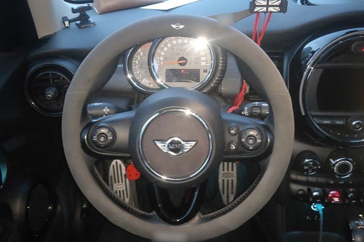 Used MINI 2016 1.5T COOPER Five-Door Edition Steering Wheel