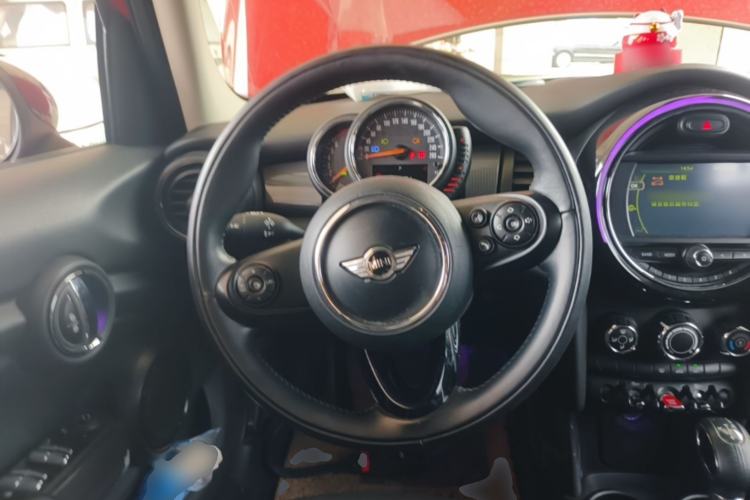 Used MINI 2016 1.5T COOPER Five-Door Edition Steering Wheel