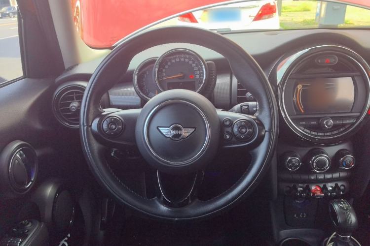 Used MINI 2016 1.5T COOPER Five-Door Edition Steering Wheel